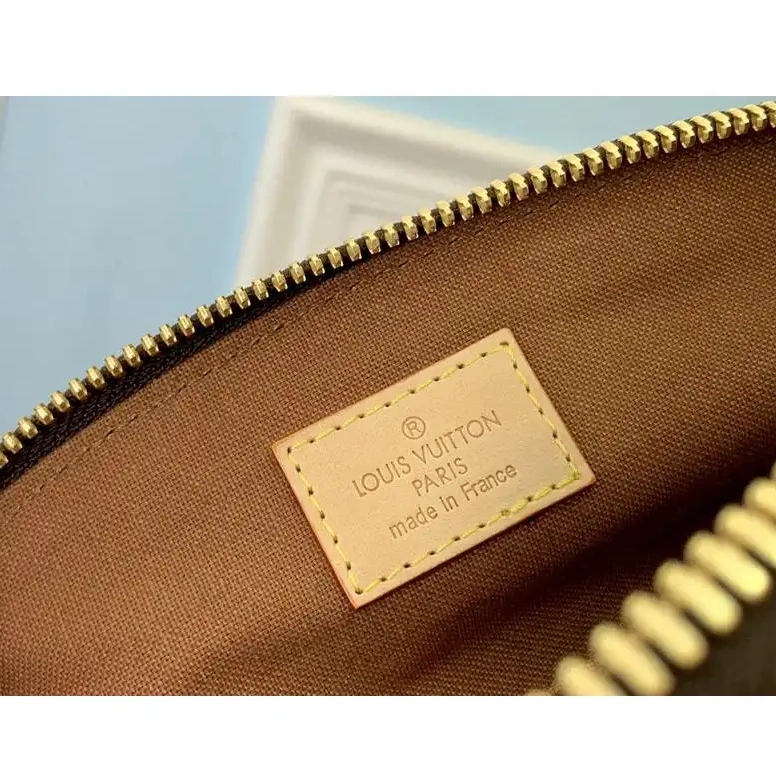 19T1L0212 LV Bags 0821